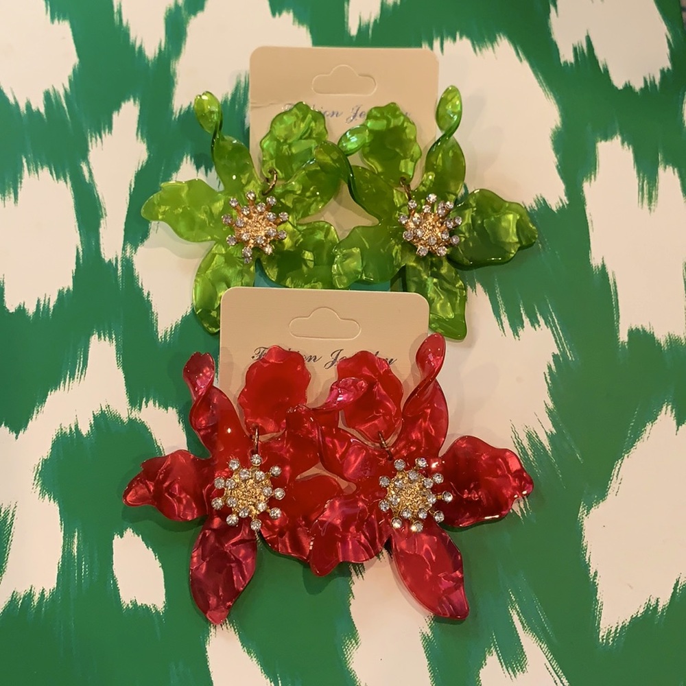 New pair of floral earrings